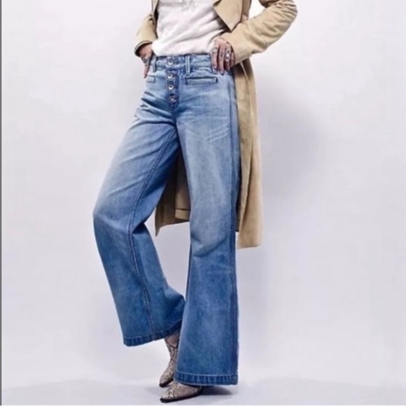 Free People Avondale Exposed Button Fly Wife Leg Jean Size 27 Light Wash - Picture 1 of 10